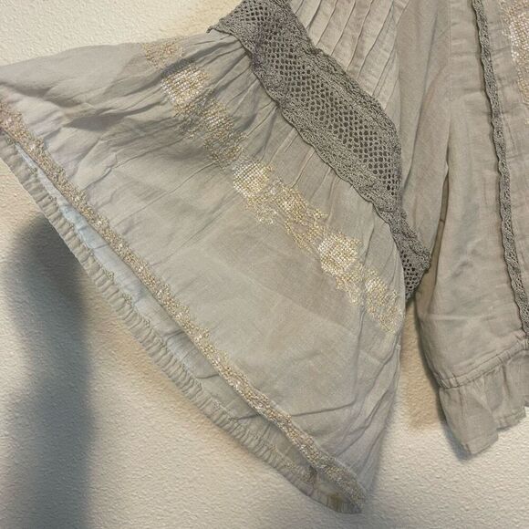 American Eagle Cross Stitch Cropped Flutter Sleeve Blouse Size Medium - Picture 6 of 11